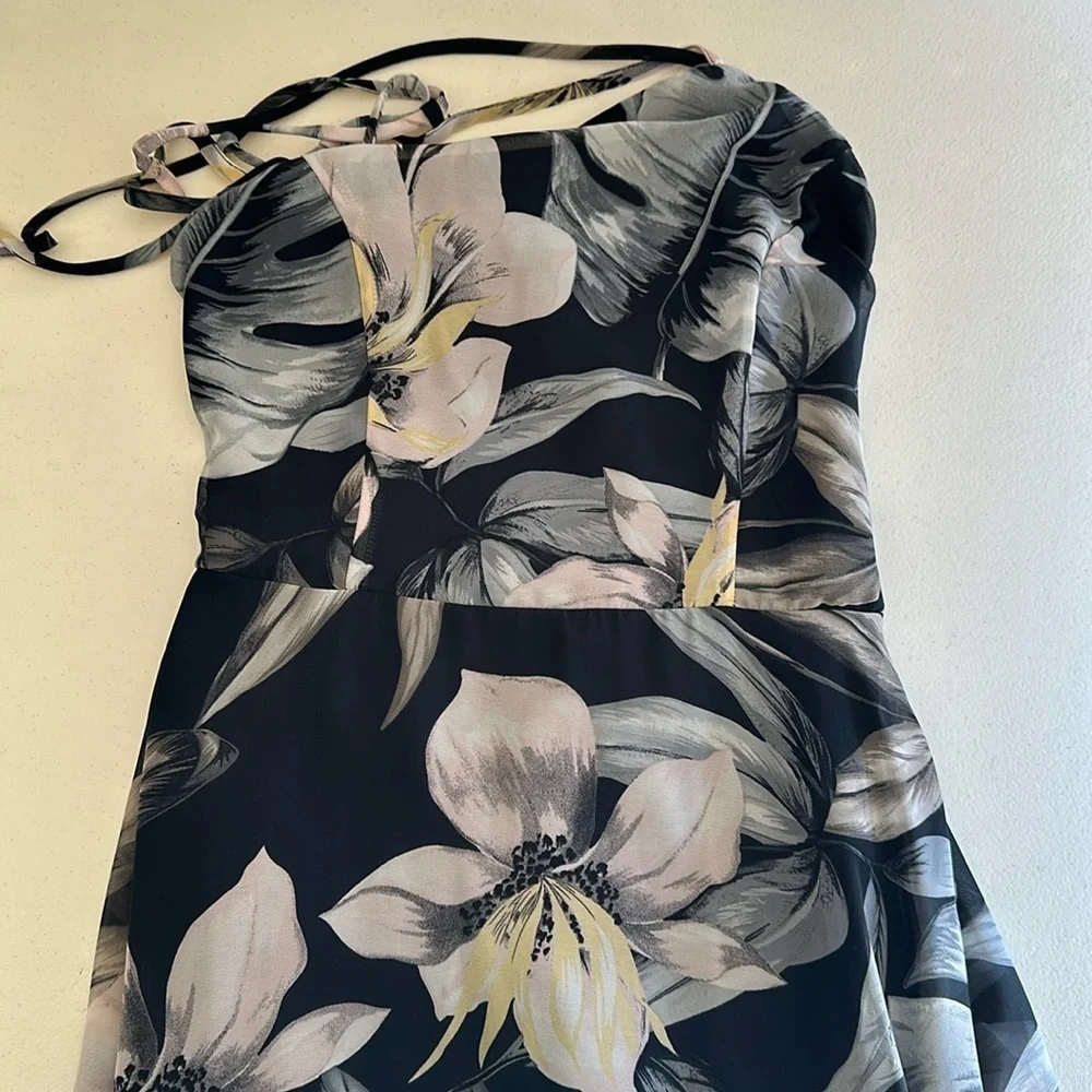 Lulus - Picture 3 of 6